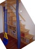 Detailansicht Stauraum-Treppe auf Möbelhaus-Regal